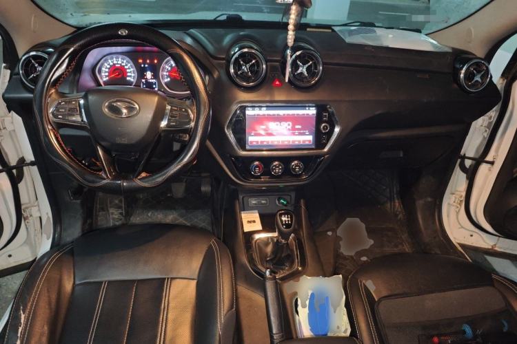 Used Soueast DX3 2018 1.5L Manual Luxury Model Center Console
