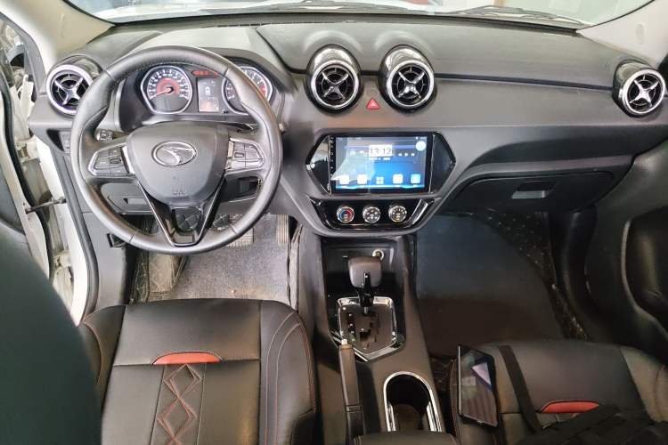 Used Soueast DX3 2018 1.5T CVT Luxury Model Center Console