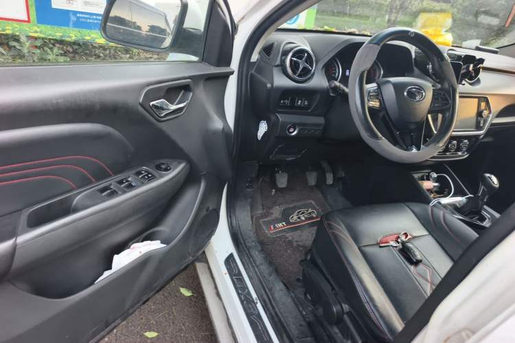 Used Soueast DX3 2018 1.5L Manual Luxury Model Driver Seat