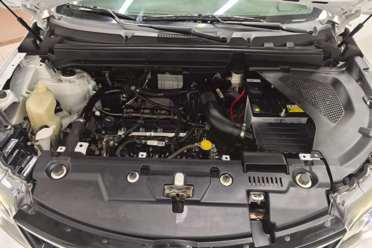 Used Soueast DX3 2018 1.5T CVT Luxury Model Engine Bay