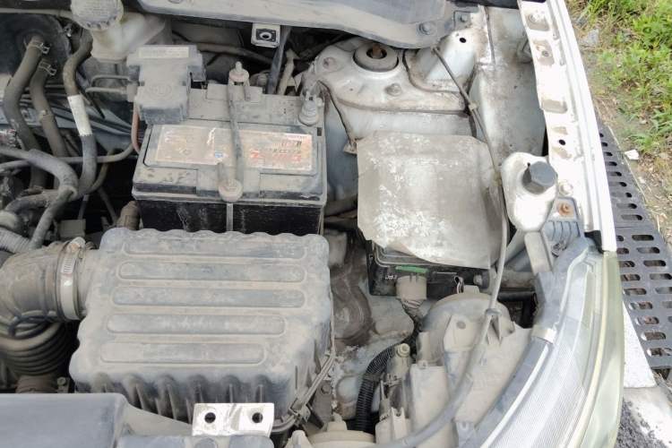 Used Soueast DX3 2018 1.5L Manual Luxury Model Engine Bay Left
