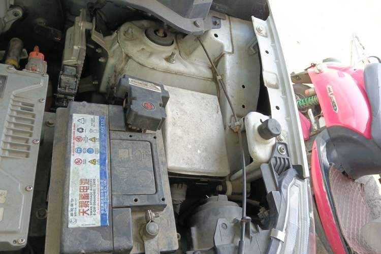 Used Soueast DX3 2018 EV400 Flagship Edition Engine Bay Left