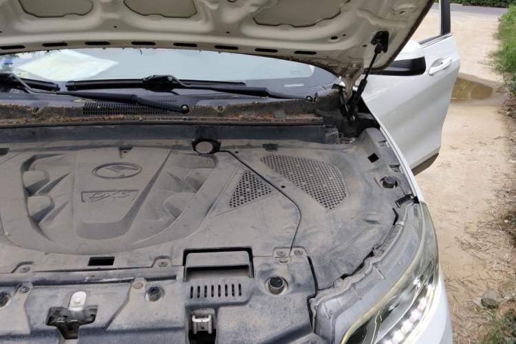 Used Soueast DX3 2018 1.5L Manual Luxury Model Engine Bay Left