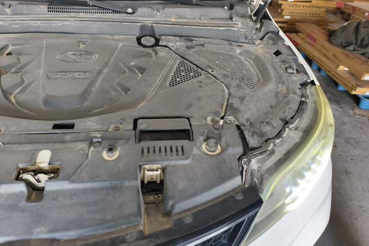 Used Soueast DX3 2018 1.5L Manual Luxury Model Engine Bay Left