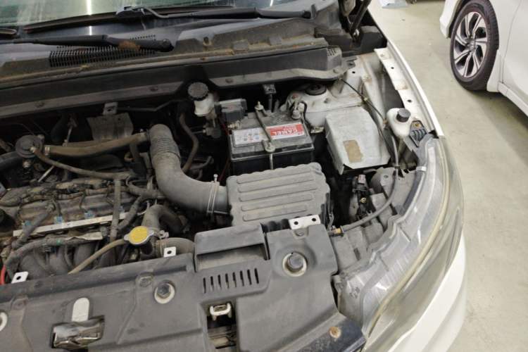 Used Soueast DX3 2018 1.5T CVT Luxury Model Engine Bay Left