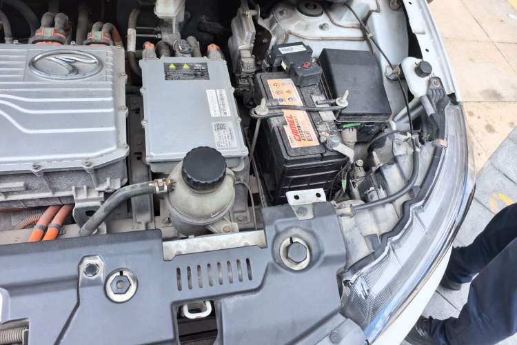 Used Soueast DX3 2018 EV Flagship Model Engine Bay Left
