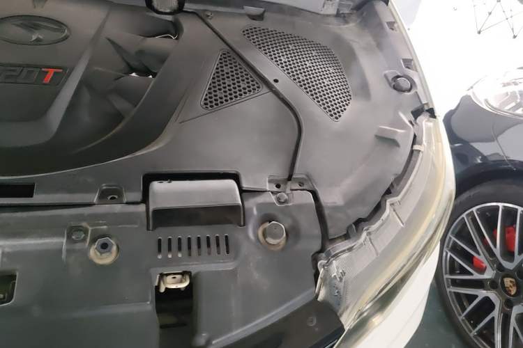 Used Soueast DX3 2018 1.5T CVT Luxury Model Engine Bay Left