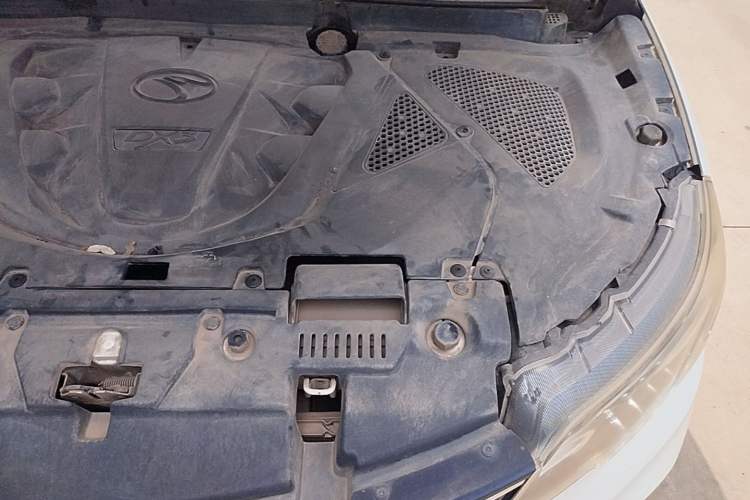 Used Soueast DX3 2018 1.5L Manual Luxury Model Engine Bay Left