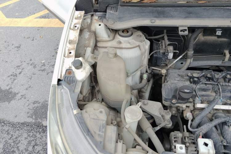 Used Soueast DX3 2018 1.5L Manual Luxury Model Engine Bay Right