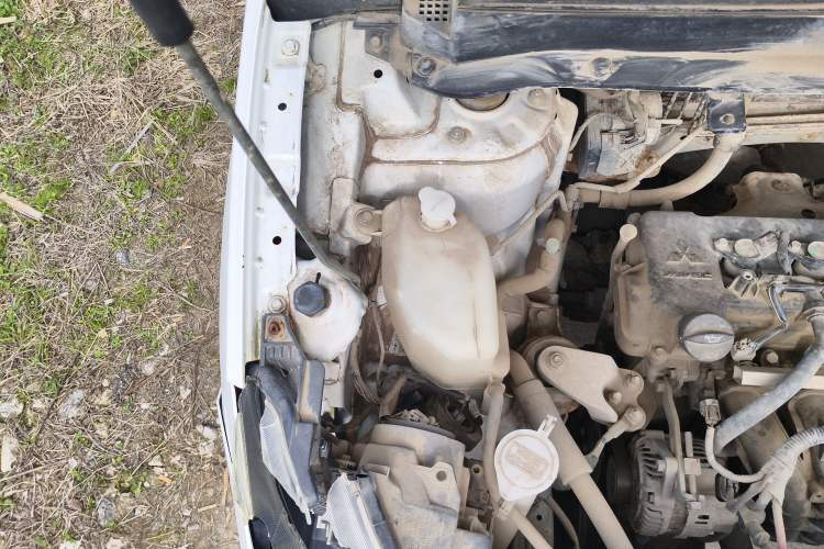 Used Soueast DX3 2018 1.5L Manual Luxury Model Engine Bay Right