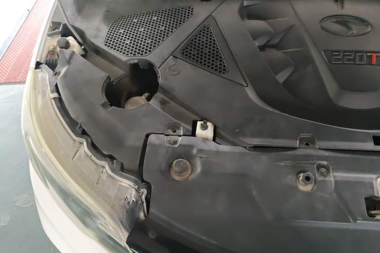 Used Soueast DX3 2018 1.5T CVT Luxury Model Engine Bay Right