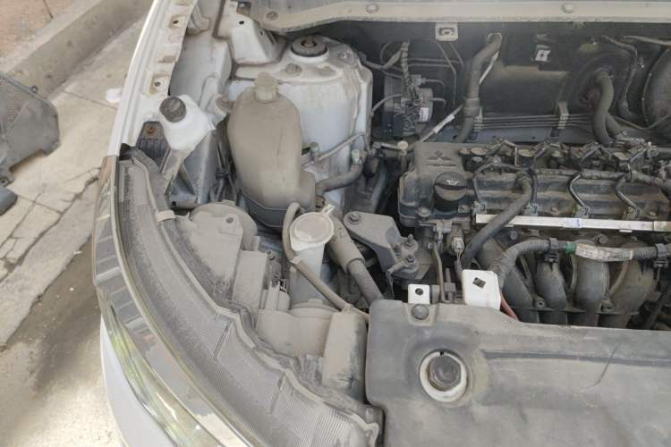 Used Soueast DX3 2018 1.5L Manual Luxury Model Engine Bay Right