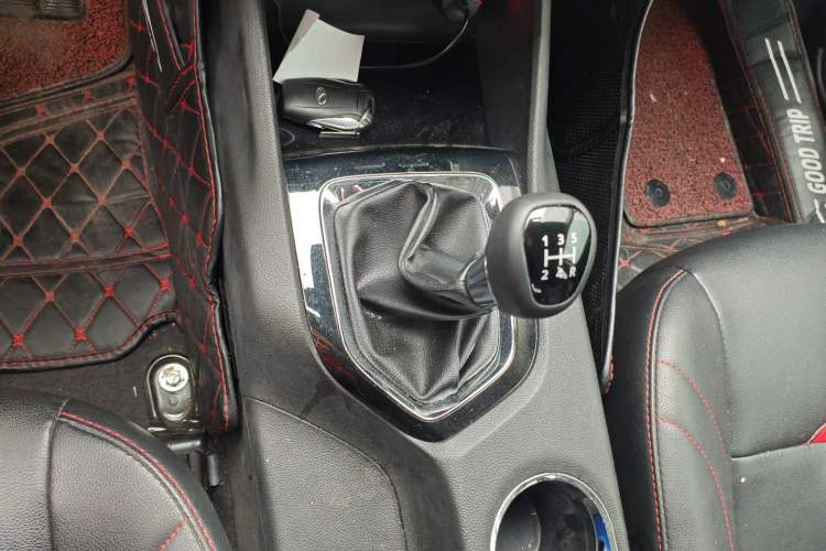 Used Soueast DX3 2018 1.5L Manual Luxury Model Gear Lever