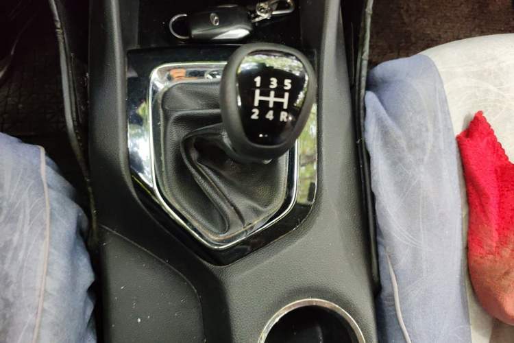 Used Soueast DX3 2018 1.5L Manual Luxury Model Gear Lever