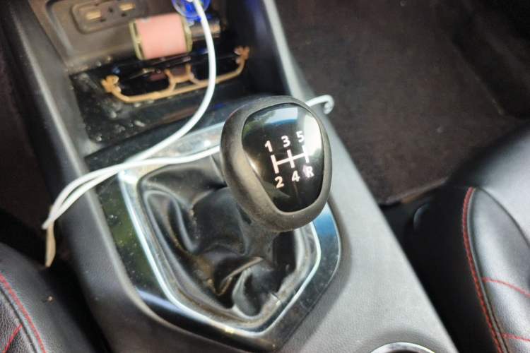 Used Soueast DX3 2018 1.5L Manual Luxury Model Gear Lever