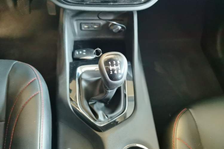 Used Soueast DX3 2018 1.5L Manual Luxury Model Gear Lever