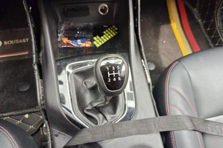 Used Soueast DX3 2018 1.5L Manual Luxury Model Gear Lever
