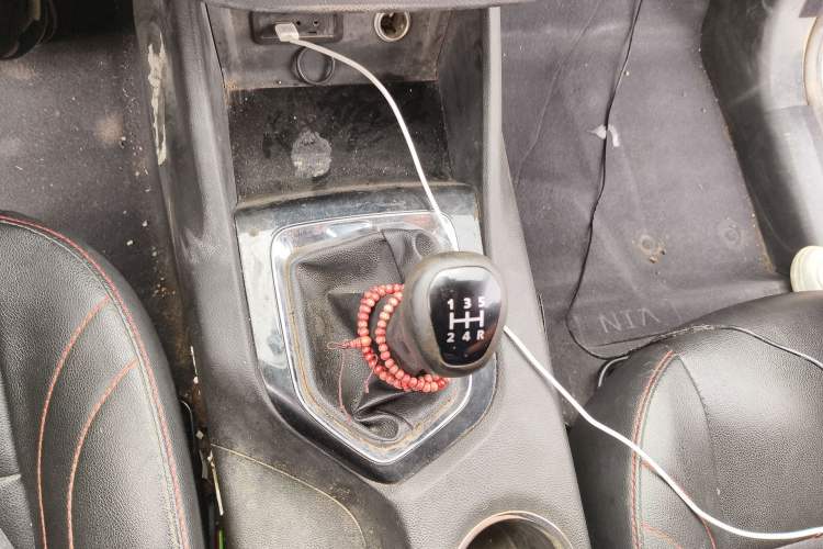 Used Soueast DX3 2018 1.5L Manual Luxury Model Gear Lever