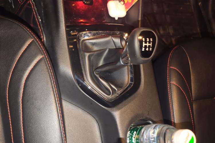 Used Soueast DX3 2018 1.5L Manual Flagship Edition Gear Lever