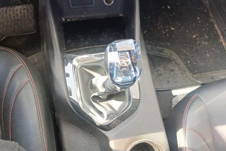 Used Soueast DX3 2018 1.5L Manual Luxury Model Gear Lever