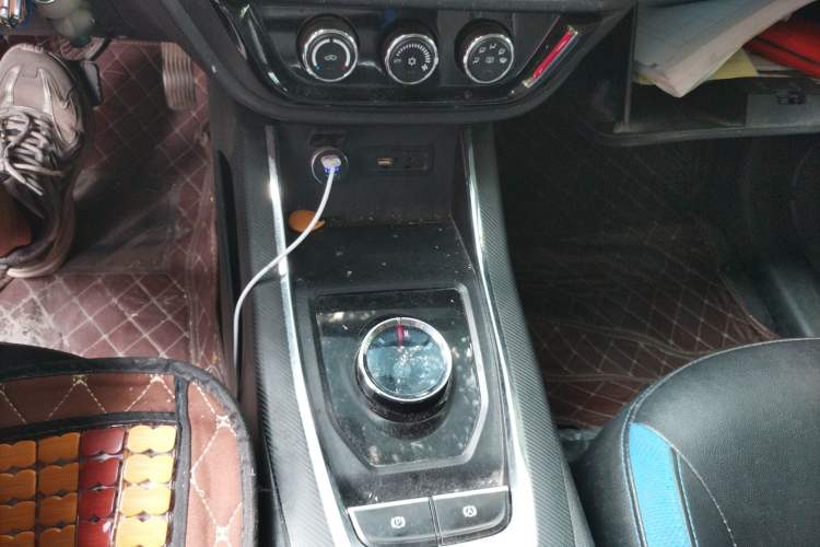 Used Soueast DX3 2018 EV400 Luxury Edition Gear Lever
