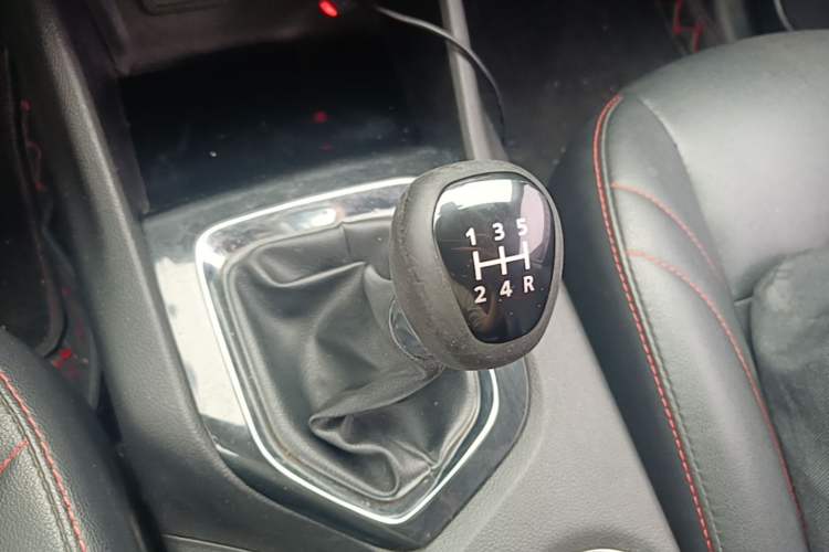 Used Soueast DX3 2018 1.5L Manual Luxury Model Gear Lever