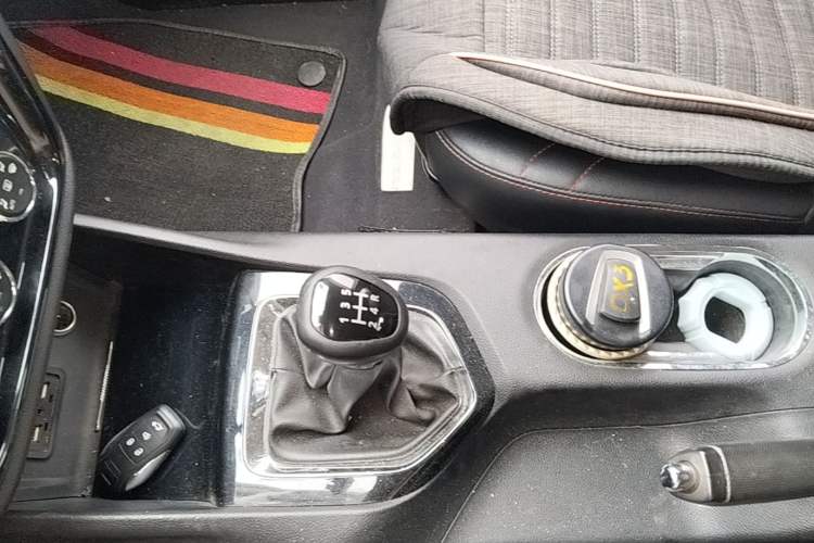 Used Soueast DX3 2018 1.5L Manual Luxury Model Gear Lever