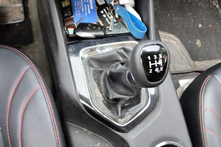 Used Soueast DX3 2018 1.5L Manual Luxury Model Gear Lever