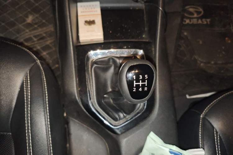 Used Soueast DX3 2018 1.5L Manual Luxury Model Gear Lever