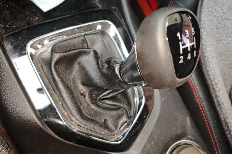 Used Soueast DX3 2018 1.5L Manual Luxury Model Gear Lever