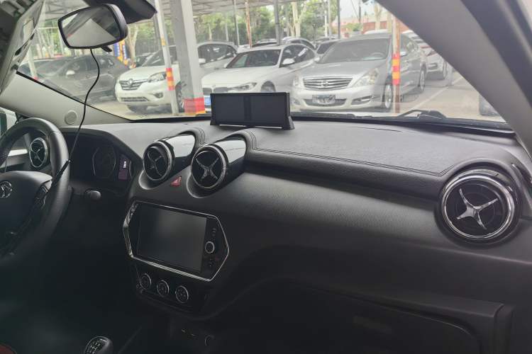 Used Soueast DX3 2018 1.5L Manual Luxury Model Interior 1