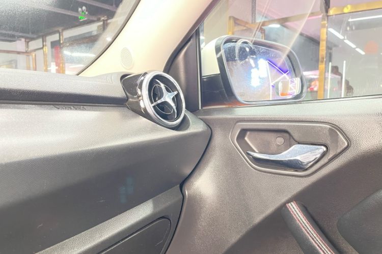 Used Soueast DX3 2018 1.5L Manual Luxury Model Interior 10