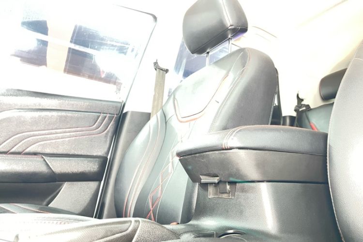 Used Soueast DX3 2018 1.5L Manual Luxury Model Interior 12