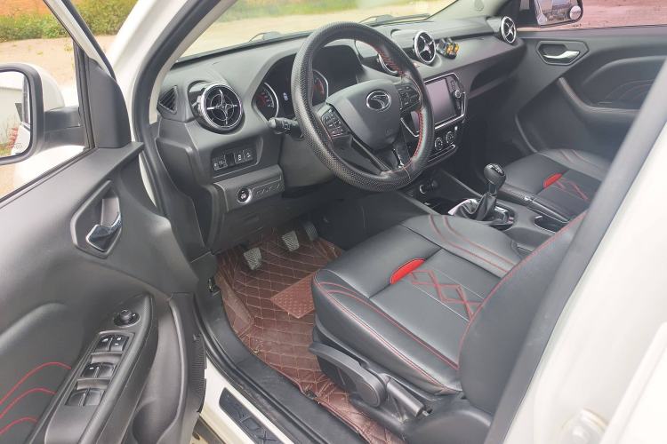 Used Soueast DX3 2018 1.5L Manual Luxury Model Interior 2