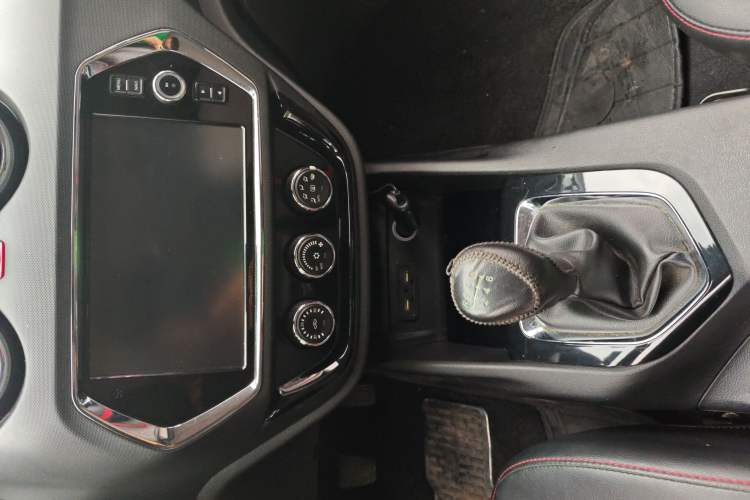 Used Soueast DX3 2018 1.5T SRG Manual Flagship Model Interior 2