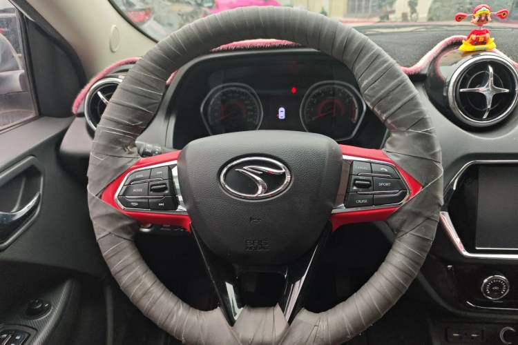 Used Soueast DX3 2018 1.5T SRG Manual Flagship Model Interior 3