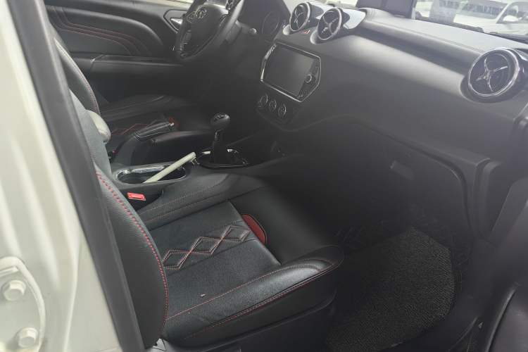 Used Soueast DX3 2018 1.5L Manual Luxury Model Interior 3