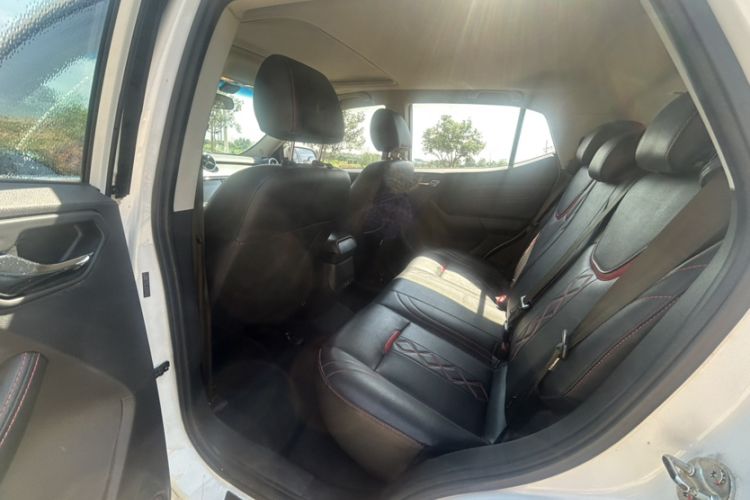 Used Soueast DX3 2018 1.5L Manual Luxury Model Interior 4