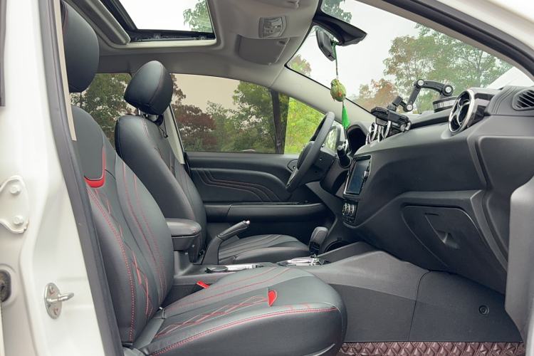 Used Soueast DX3 2018 1.5T CVT Luxury Model Interior 4