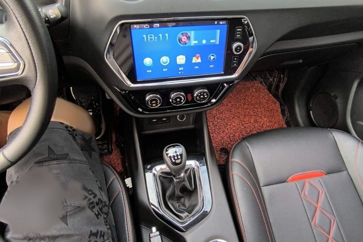 Used Soueast DX3 2018 1.5L Manual Luxury Model Interior 4