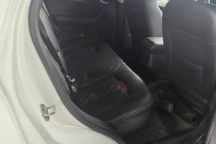 Used Soueast DX3 2018 1.5L Manual Luxury Model Interior 4