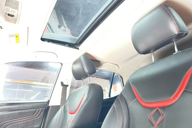 Used Soueast DX3 2018 1.5L Manual Luxury Model Interior 5