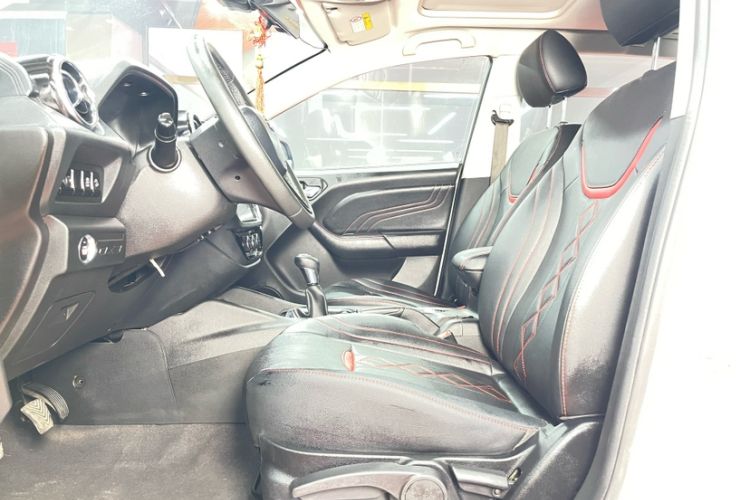 Used Soueast DX3 2018 1.5L Manual Luxury Model Interior 6