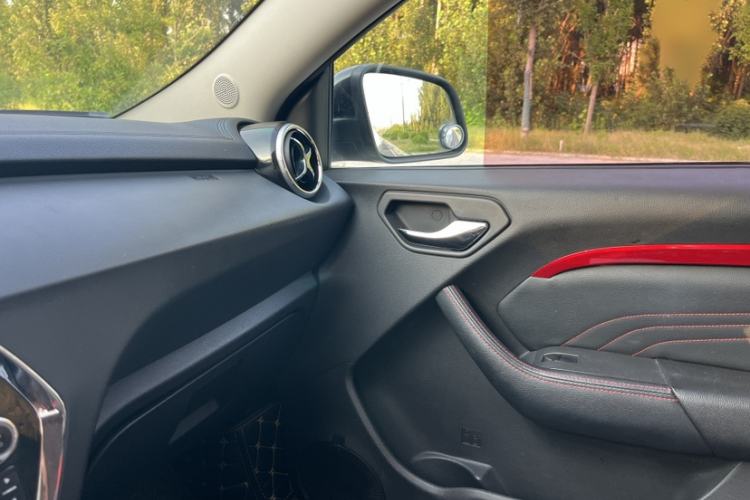 Used Soueast DX3 2018 1.5L Manual Flagship Edition Interior 6
