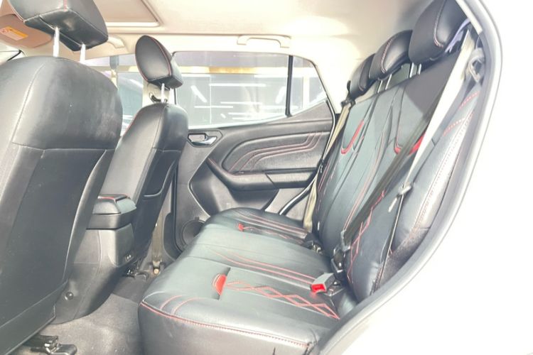 Used Soueast DX3 2018 1.5L Manual Luxury Model Interior 7