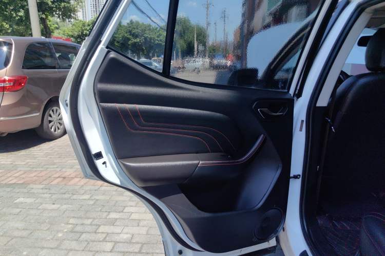 Used Soueast DX3 2018 1.5T CVT Luxury Model Interior 8