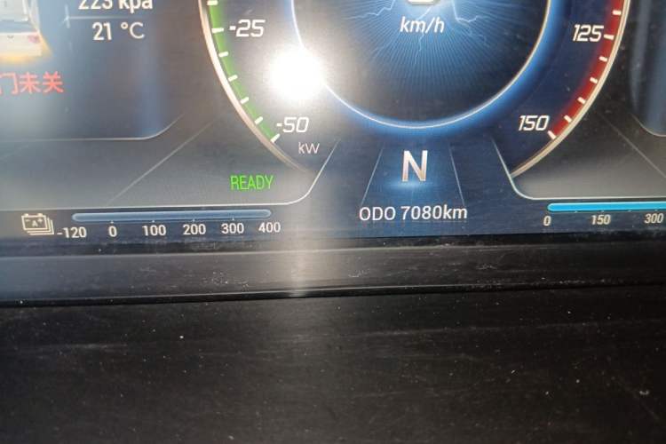 Used Soueast DX3 2018 EV Flagship Model Odometer Close Up