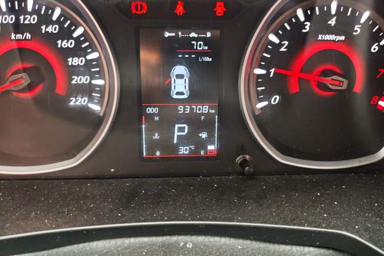 Used Soueast DX3 2018 1.5T CVT Luxury Model Odometer Close Up