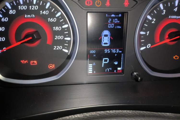 Used Soueast DX3 2018 1.5T SRG CVT Flagship Model Odometer Close Up