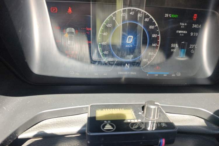 Used Soueast DX3 2018 EV Flagship Model Odometer Close Up